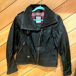 Black, genuine goatskin leather Harley-Davidson jacket w/ shearling trim. Size M
